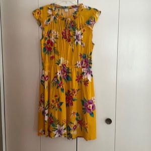 Old navy floral dress never worn